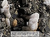 pyrit + dolomit + manganokalcit