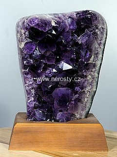 ametyst + dr�za + v podstavci