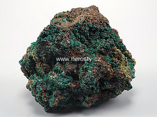 beaverit + brochantit + malachit, cerusit