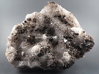 k�emen + kalcit + fluorit, pyrit