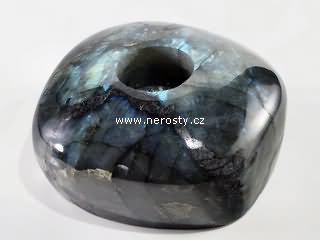 labradorit + sv�cen