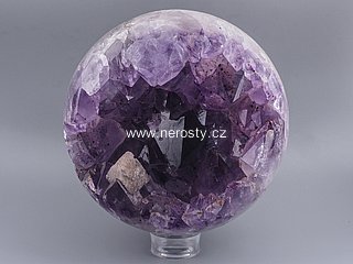 ametyst-s-krystaly