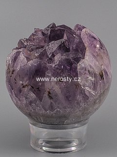 ametyst-s-krystaly