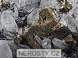 chalkopyrit, křišťál