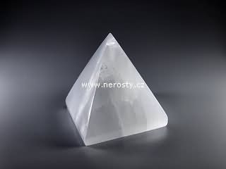 selenit + pyramida
