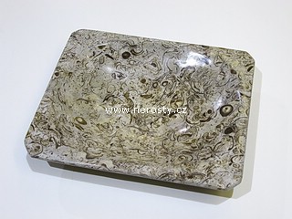 v�penec s fos�liemi + hranat� tal��ek