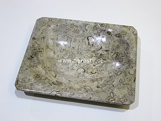 v�penec s fos�liemi + hranat� tal��ek